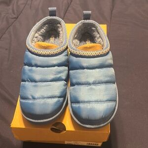 Kids size 4 Ugg slides